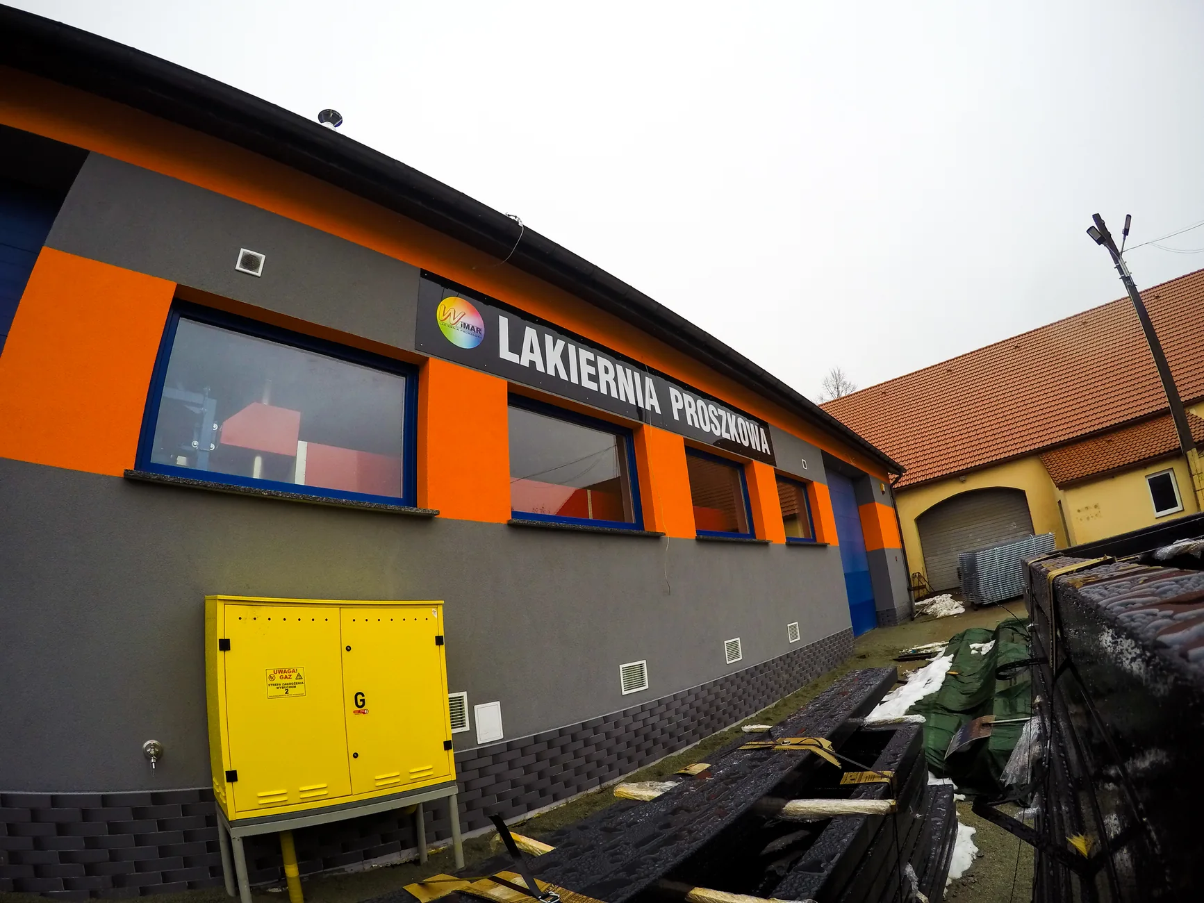 Budynek Lakiernia.PRO w Mokrzeszowie — lakiernia proszkowa i zakład obróbki metalu